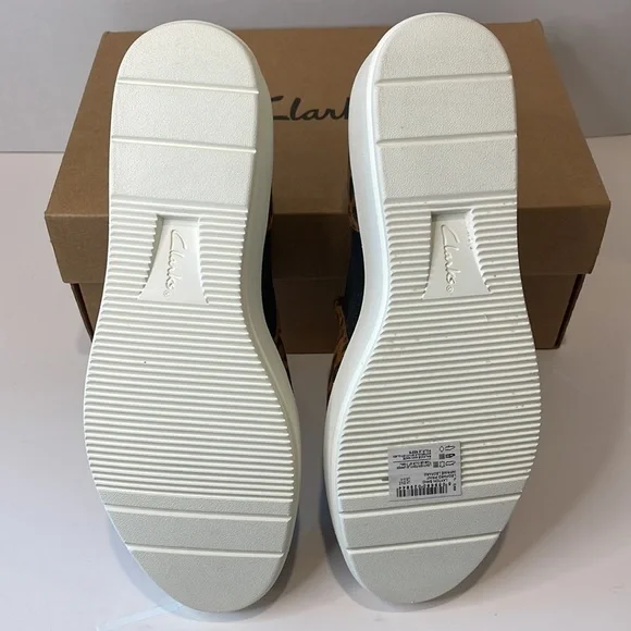 🌸CLARKS LAYTON BAND LEOPARD SHOES Size 9W Comfort shoes sneakers New in Box. - Picture 6 of 8